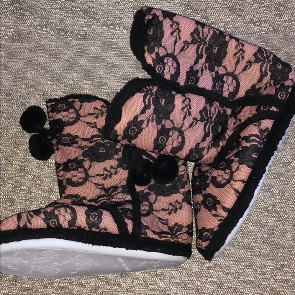 NWT hot pink and black crotchet booties